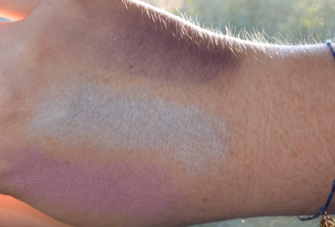 Zuii Organic eyeshadow swatch in Grape. More pictures on blog I Organically Glamorous