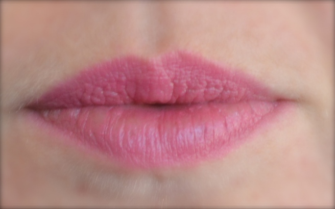 Zuii Organic lipstick swatch Cashmere pictures